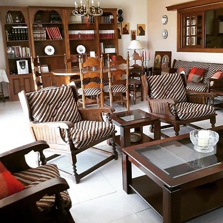 Fantastic Villa, A 5 Minute Drive From The Beach! أثينا المظهر الخارجي الصورة