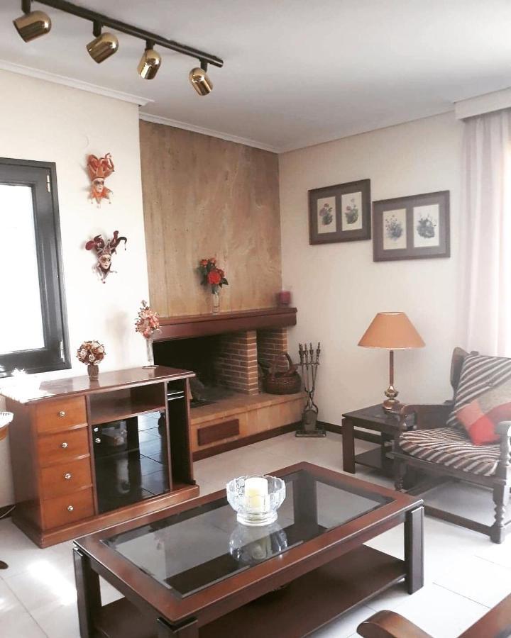Fantastic Villa, A 5 Minute Drive From The Beach! أثينا المظهر الخارجي الصورة