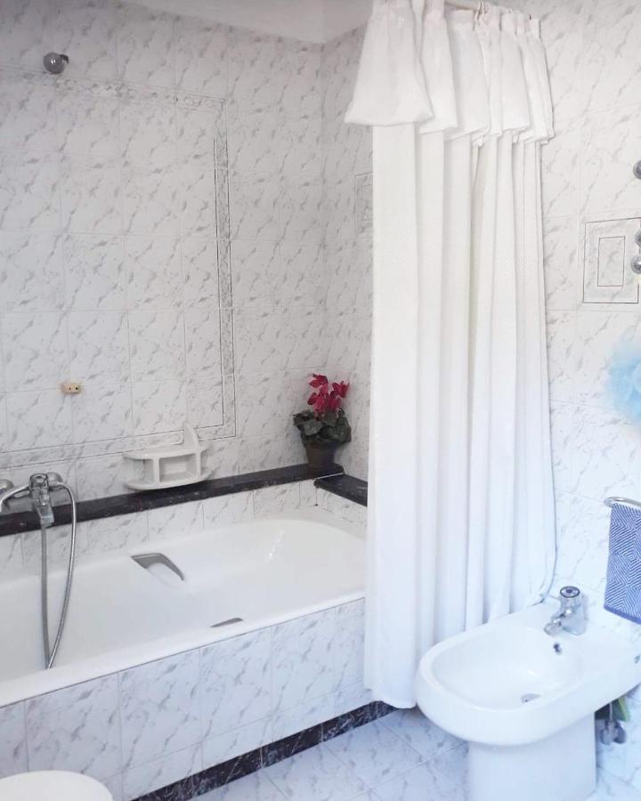Fantastic Villa, A 5 Minute Drive From The Beach! أثينا المظهر الخارجي الصورة